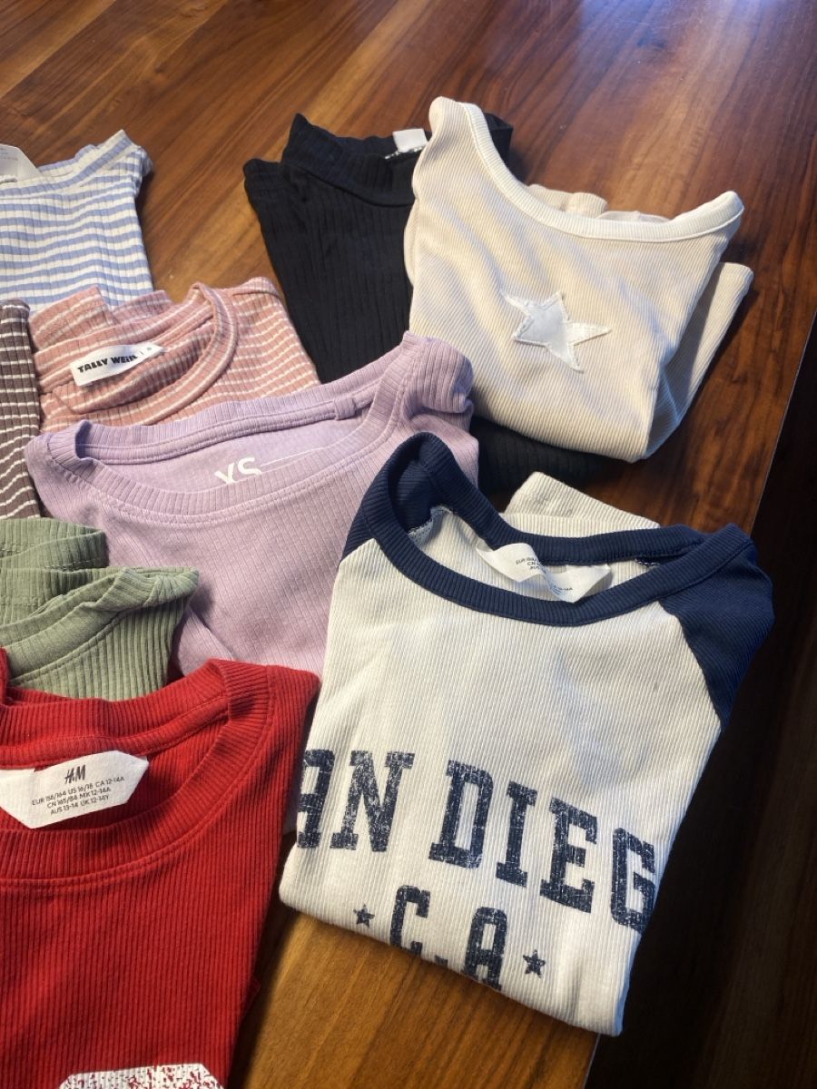 Lotti & Set di vestiti: 11xMädchenshirts 158-XS – Usato da maienfeld venduto da milkywayicf 2