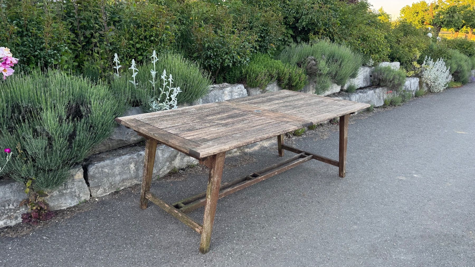 Pfister Sedie: 1 Gartentisch Holz – Usato da Dittingen venduto da Paprika8 1