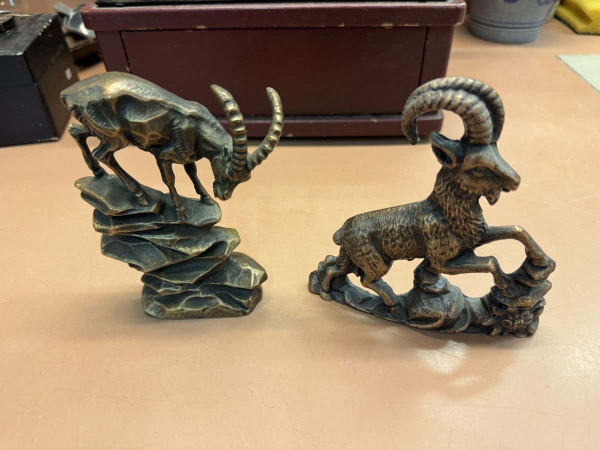 Statuette: Zwei Steinbock Skulpturen aus Messing  – Usato da Chur venduto da Meriva0 1