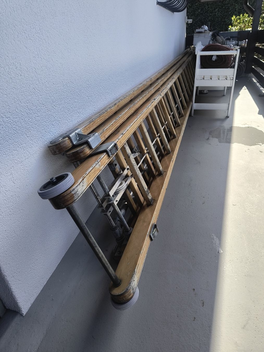 Scale: 3 teilige Schiebeleiter mit 2Beinstütze Ehrsam 14m – Usato da Richterswil venduto da Fega 4