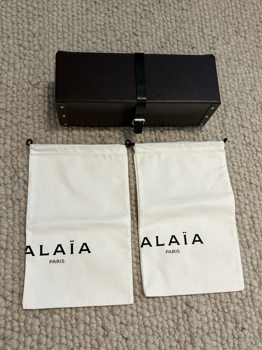 Casse di trasporto: Original Schuhverpackung von Alaia – Nuovo e nell'imballaggio originale da Zürich venduto da chloe26