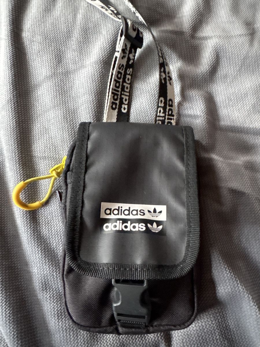 Adidas Borse: Adidas Umhängetasche/Handytasche  Neu – Nuovo (secondo la descrizione) da Vezia venduto da sidu03
