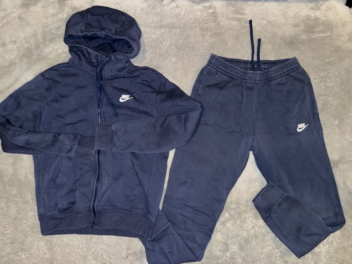 Lotti di vestiti: ENSEMBLE NIKE BLEU (XS/S) – Usato da Genève venduto da Noah8972