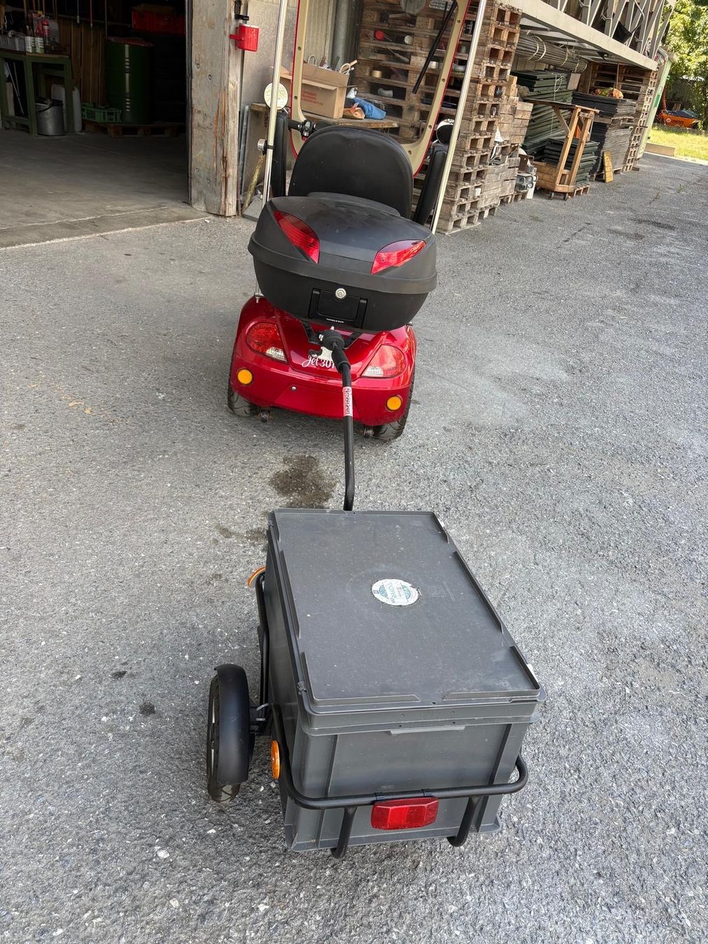 Veicoli elettrici: Elektro Dreirad Roller mit Anhänger rot – Usato da Visp venduto da mbb_xs75 3