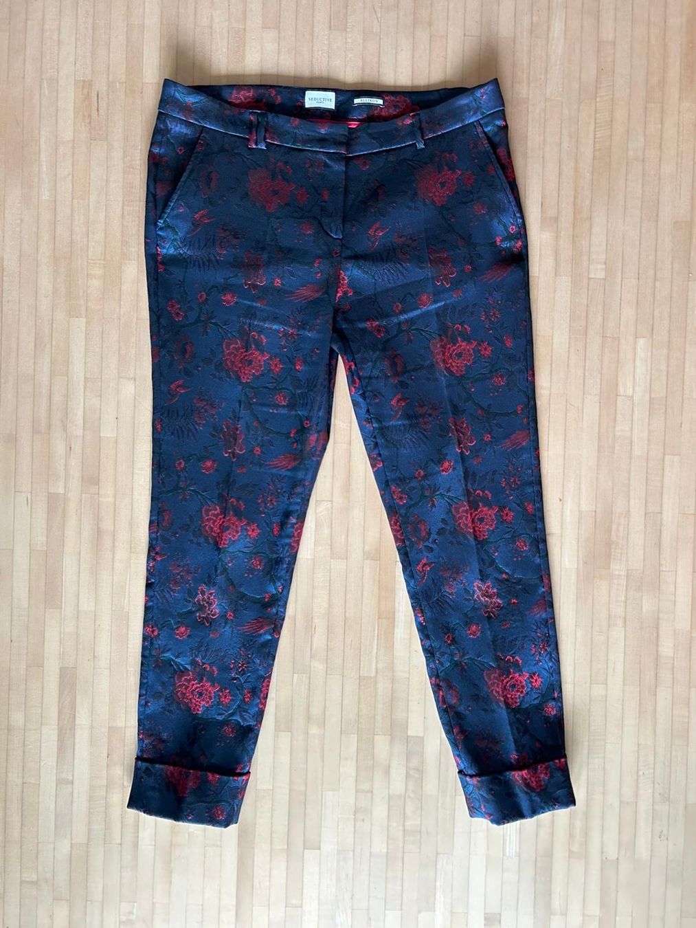 Pantaloni: Seductive Stoffhose Gr. 42 dunkelblau mit Rosen – Usato da Wädenswil venduto da coconut1289