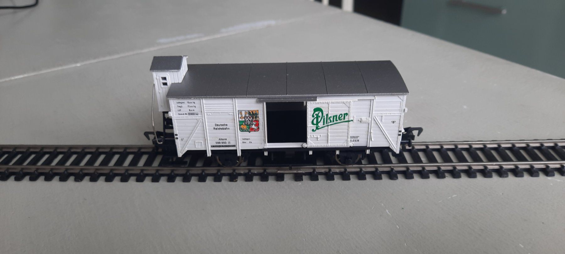 Fleischmann Modelleisenbahnen: Fleischmann H0 5357 Pilsener Urquell Bierwagen – Gebraucht aus Amriswil von fel_pyg2 1