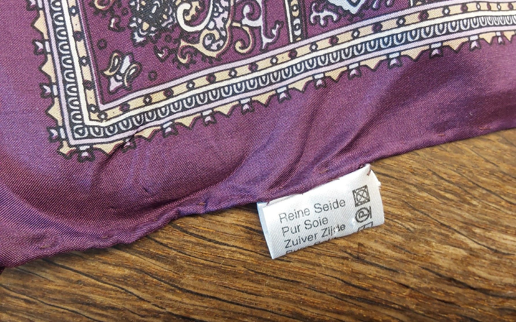 Foulard & Sciarpe: Seidenfoulard quadratisch violett – Nuovo (secondo la descrizione) da Köniz venduto da scopello12 2