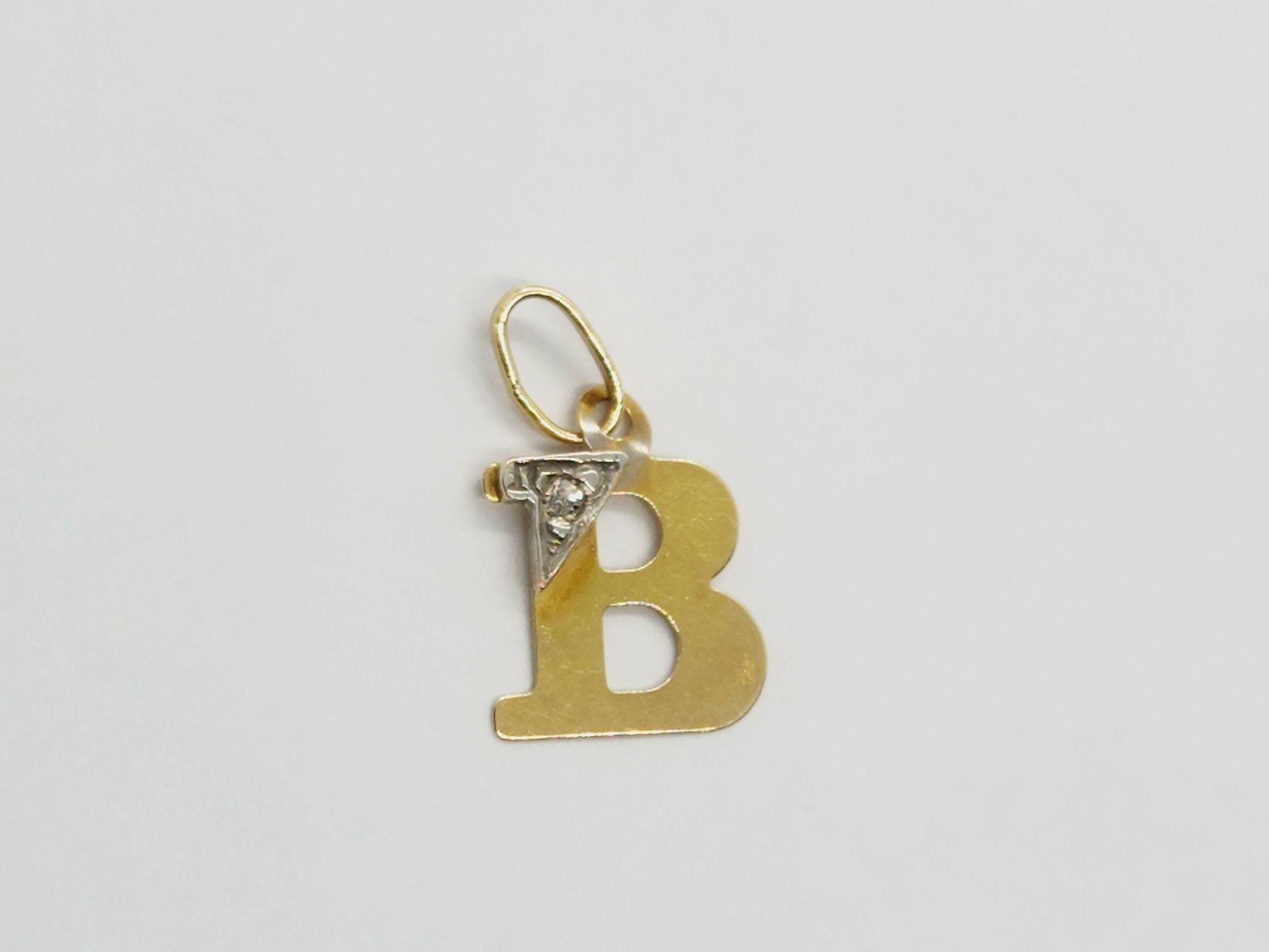Ciondoli: Gold Anhänger "B" mit Diamant 585er Gold 14k – Usato da St. Gallen venduto da GIULESGG 1