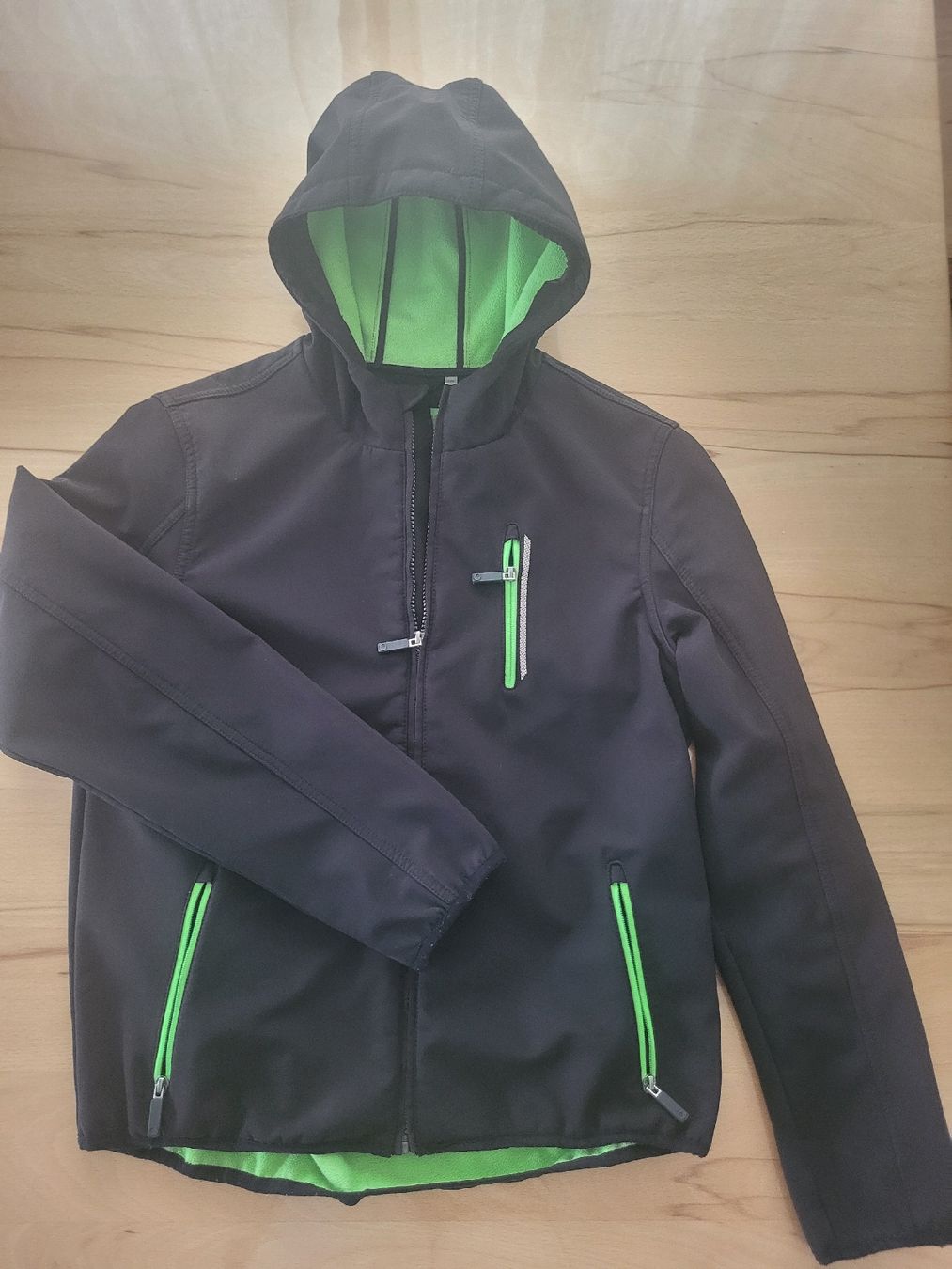 Vestes & Manteaux: Veste softshell, taille 176, comme neuve – D'occasion à Tavannes par Carcajou