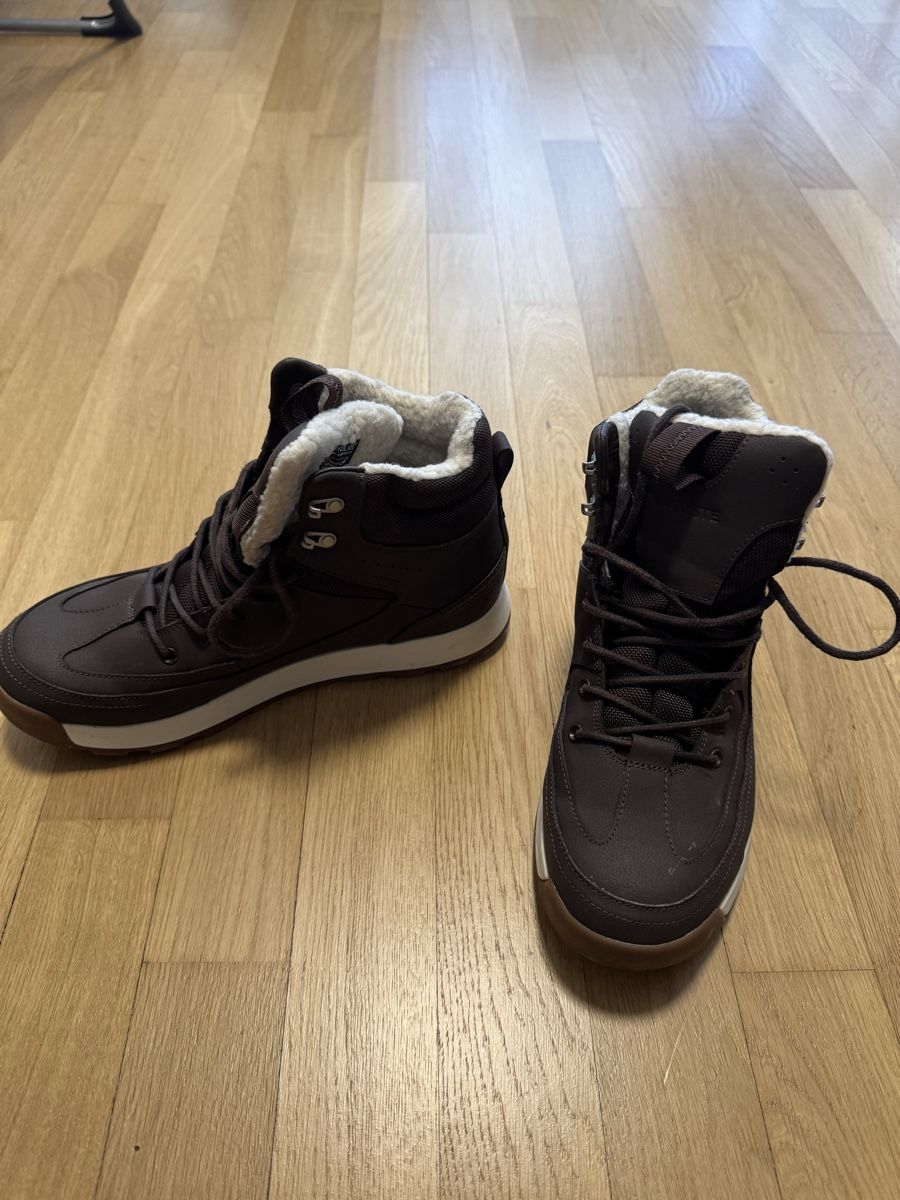 Lacoste Scarpe da uomo: LacosteWinterboots, Braun, Grösse 43- Warm durch den Winter – Usato da Ennetbaden venduto da ste_w9z6 1