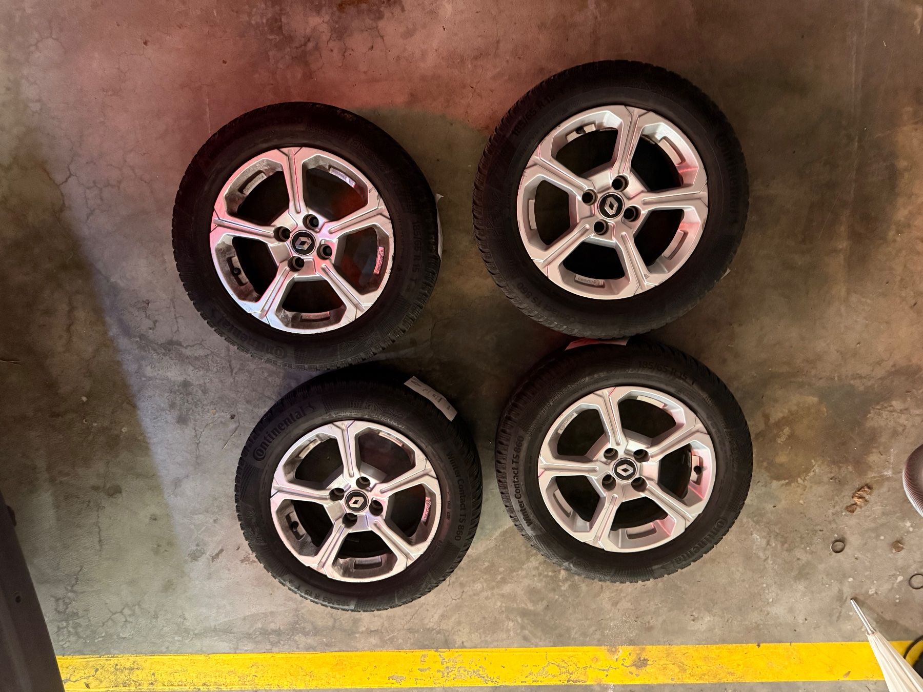 Renault Pneumatici & Ruote complete: Vier original Renault Winterräder! – Usato da Zürich venduto da coolismic