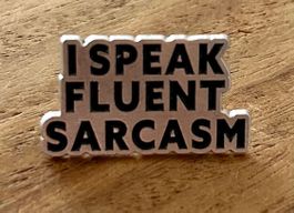Lustiger Pin  I speak fluent Sarcasm
