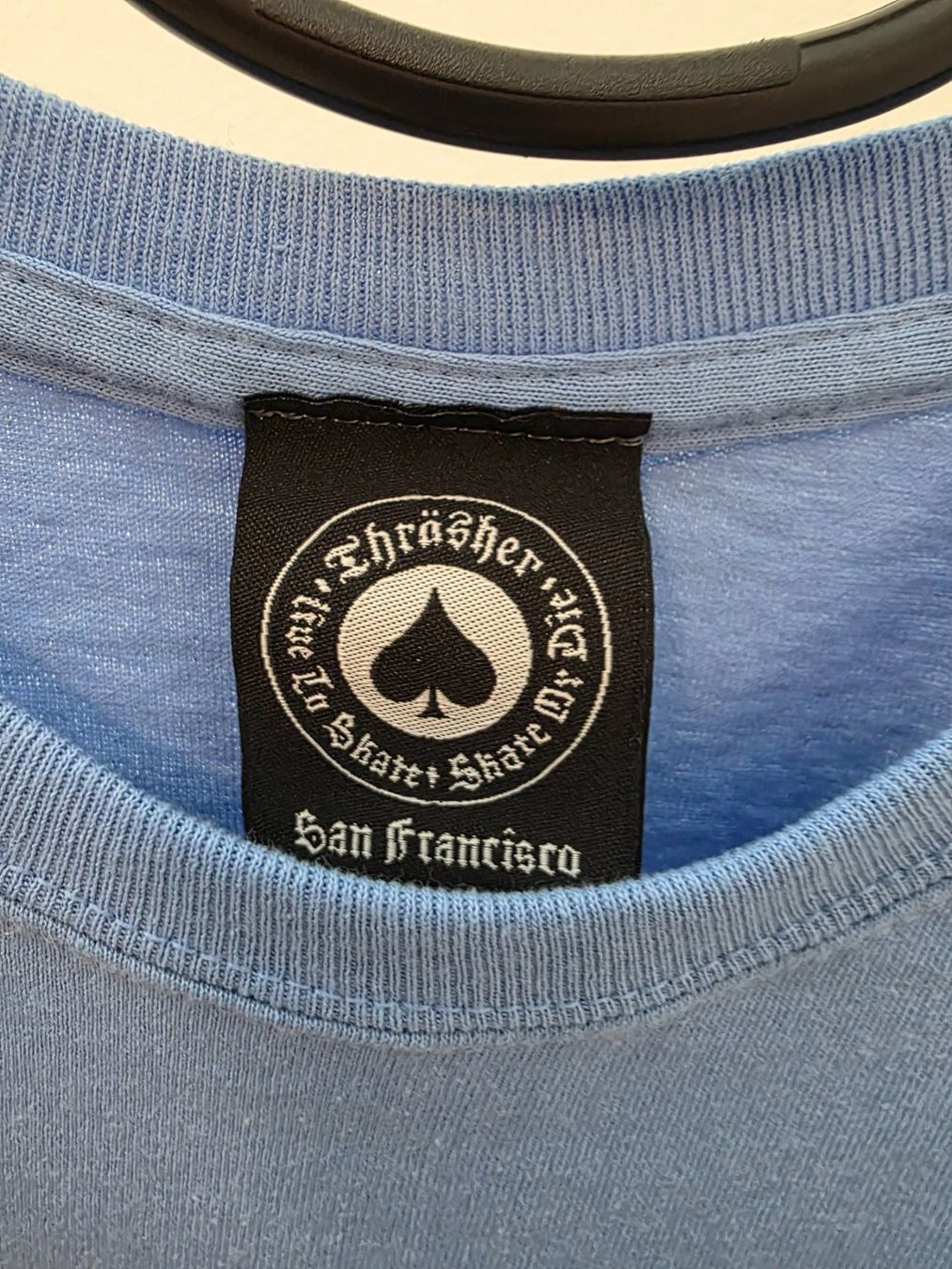 T-Shirts: Blaues T-Shirt Thrasher – Neu (gemäss Beschreibung) aus Rothenfluh von sel_j856 2