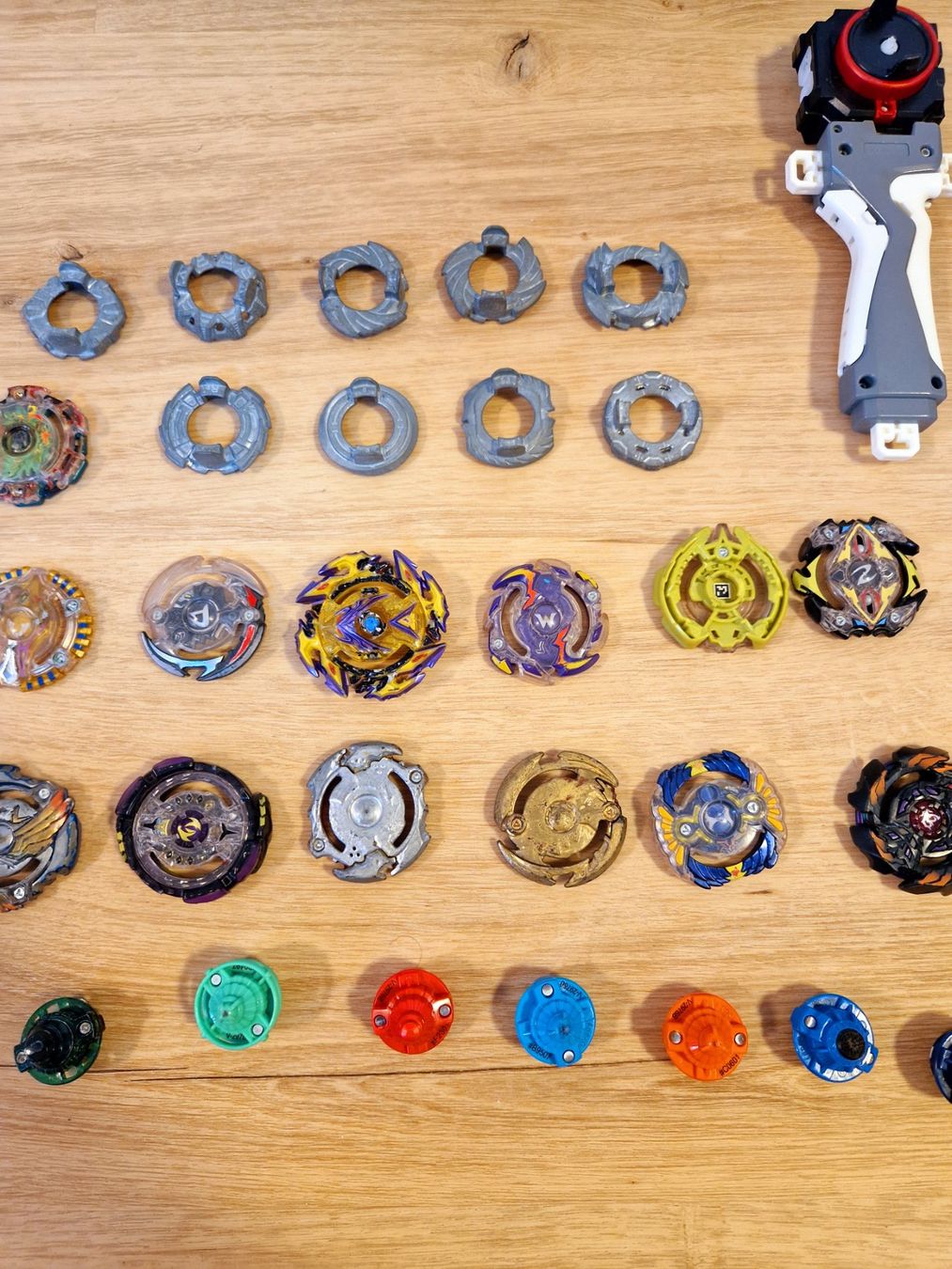 Giocattoli: Beyblade Burst Rise HyperSphere Battle Set mit Extras TOP – Usato da Schaffhausen venduto da thugNme 5