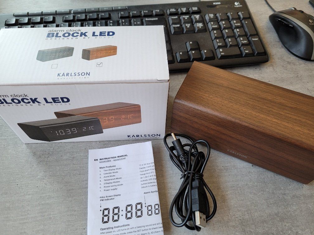 Sveglie: Wecker in Holzdesign mit diversen LED-Anzeigen – Usato da Altdorf UR venduto da Nordwing 1