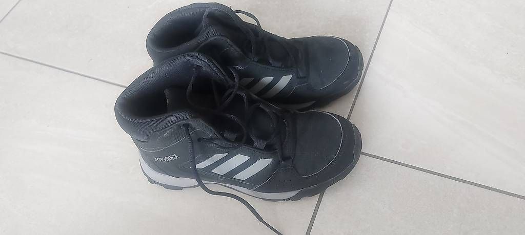 Schuhe für Jungen: Wanderschuhe Adidas Terrex – Gebraucht aus Chur von mal_6m7r 1