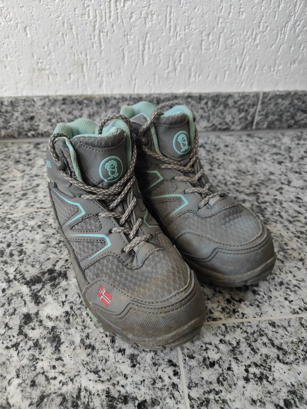 Scarpe per ragazze: Wanderschuhe Mädchen Grösse 30 guter Zustand – Usato da alikon venduto da creativia