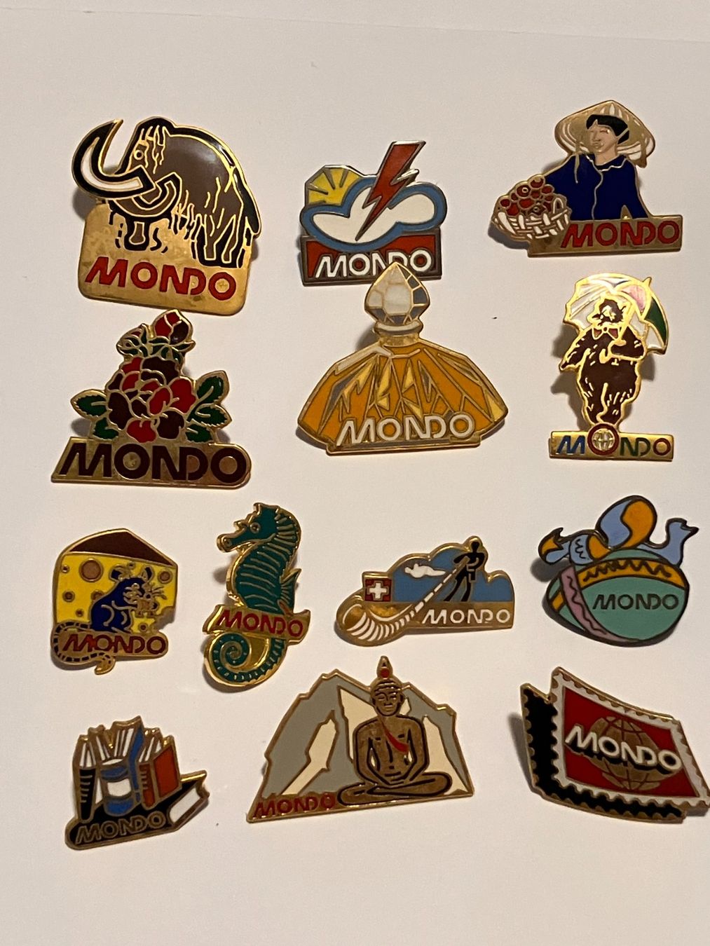 Placchette & Badge: 13 Pin Mondo – Usato da Basel venduto da djwwpp