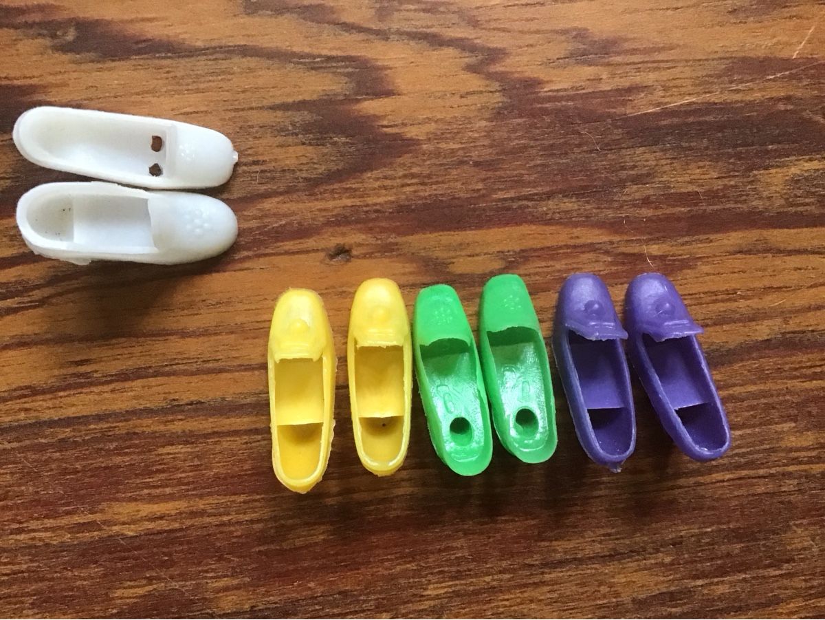 Bambole: 3 Paare + 2 single Schuhe Barbie oder ähnliche – Usato da Allschwil venduto da rah_8bfj 1