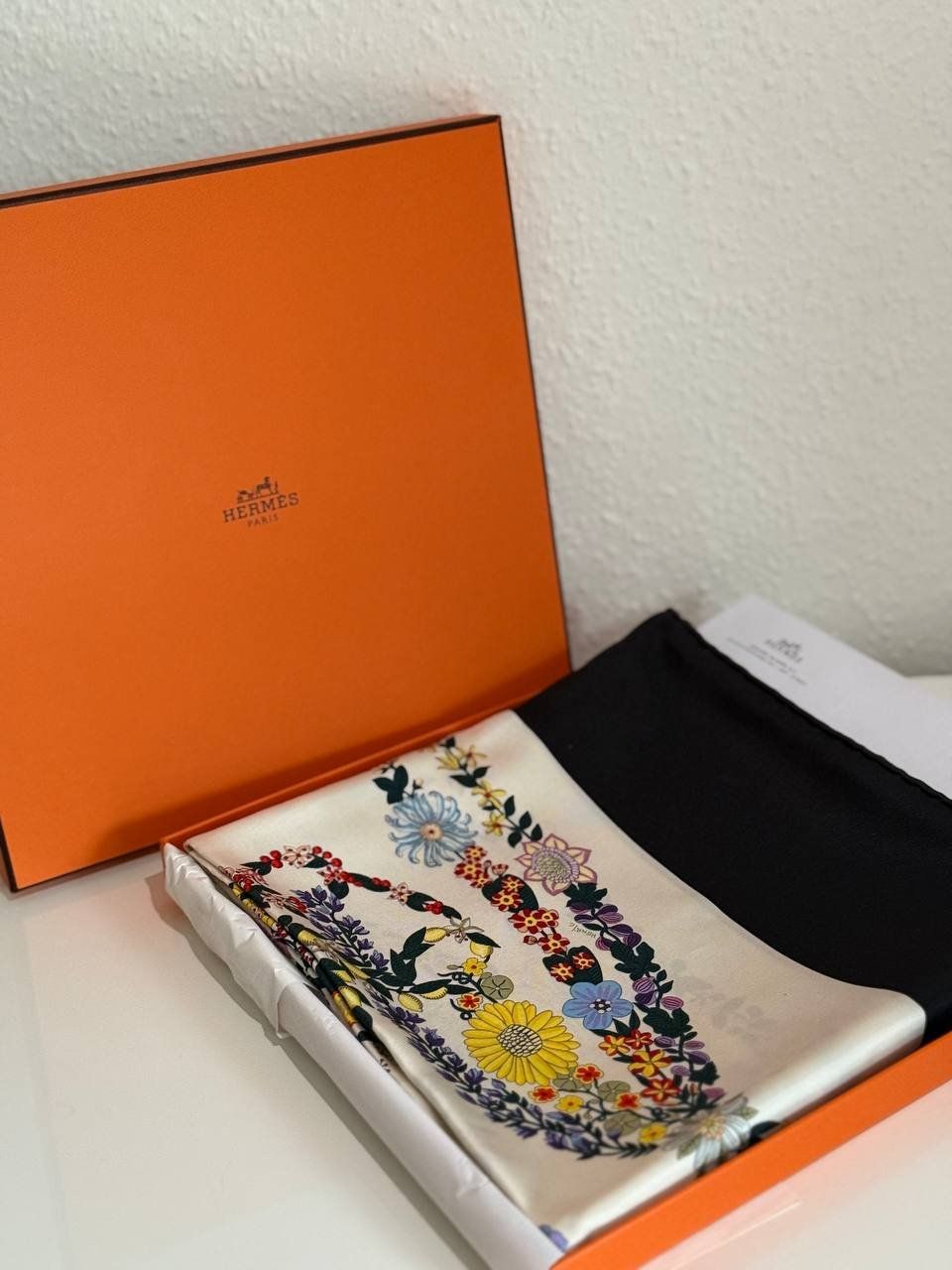 Hermès Foulard & Sciarpe: Hermès Carré 90 Brides de Gala neu – Nuovo e nell'imballaggio originale da Adliswil venduto da luk_2k5q 4