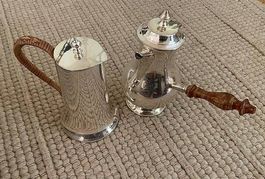 cafetière ancienne et pichet en métal argenté