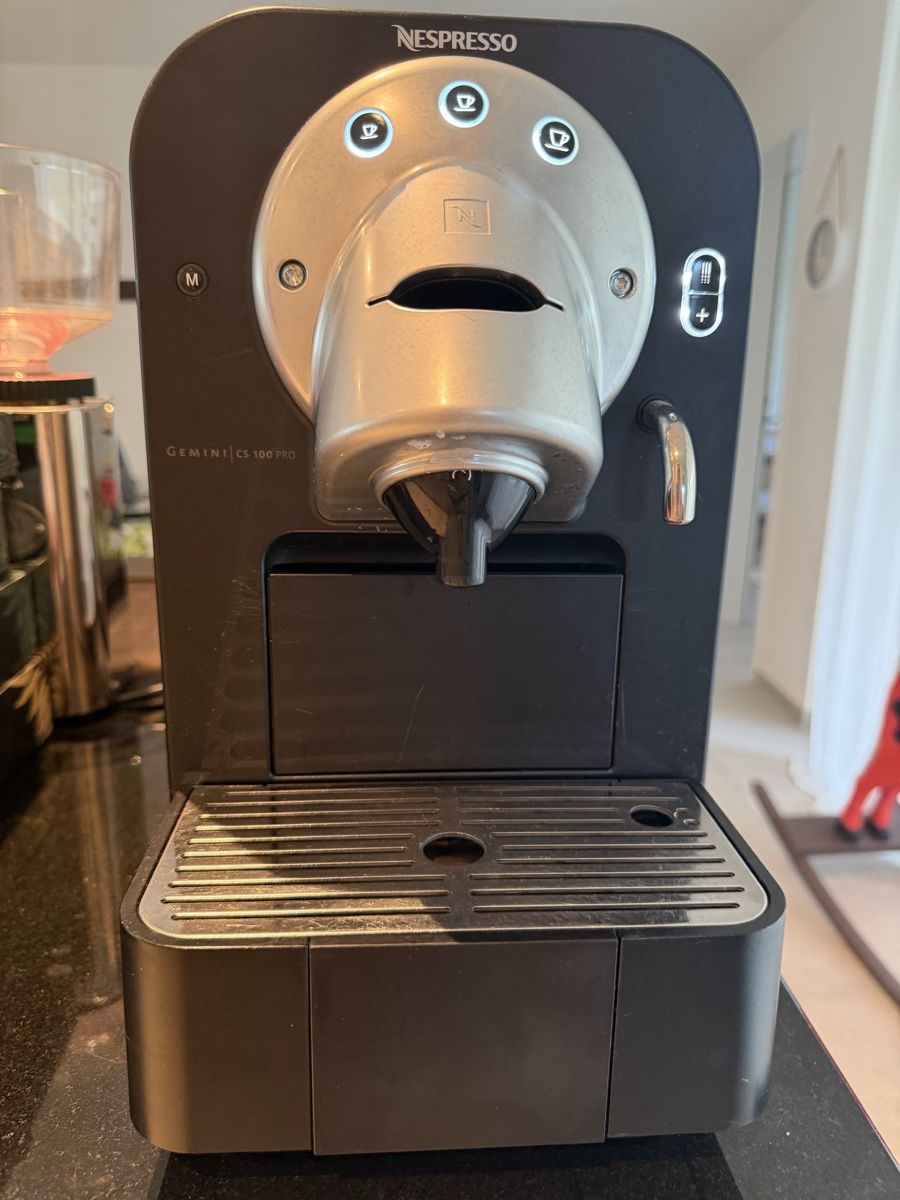 Nespresso Kaffeemaschinen & Espressomaschinen: Nespresso Pro Gemini CS 100 – Gebraucht aus Siglistorf von demeyste