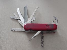 Taschenmesser Wenger Champ Delemont rot gebrauchter Zustand