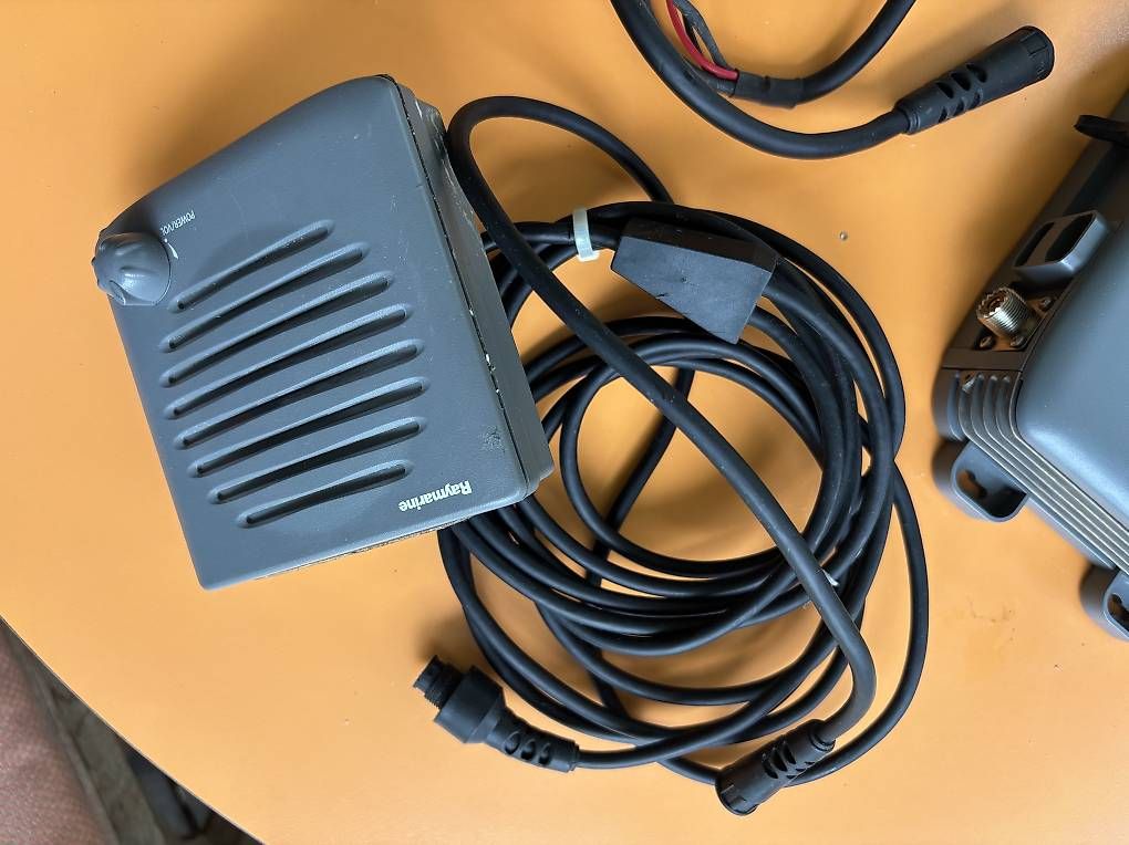 Radiocomunicazione: Raymarine Ray 240e VHF Funkgerät – Usato da Zürich venduto da Geo10 2