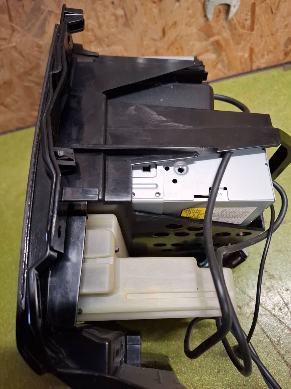 Volkswagen Tutti pezzi di ricambio auto: Golf IV Klima R/CD Bedienteil – Usato da Uttigen venduto da fourstrokeforce 2