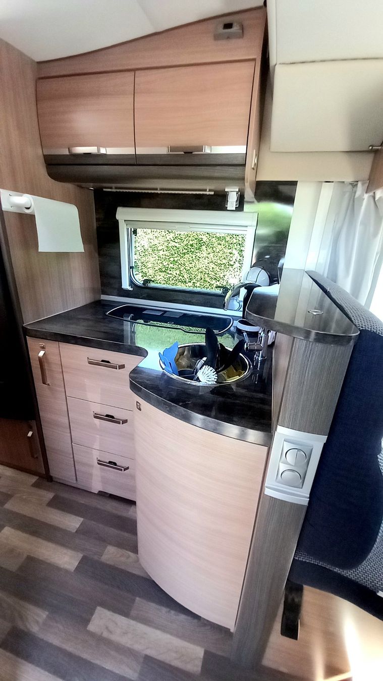 Knaus Veicoli da campeggio: Wohnmobil Knaus Sky Wave – Usato da Roggwil BE venduto da issnix 2