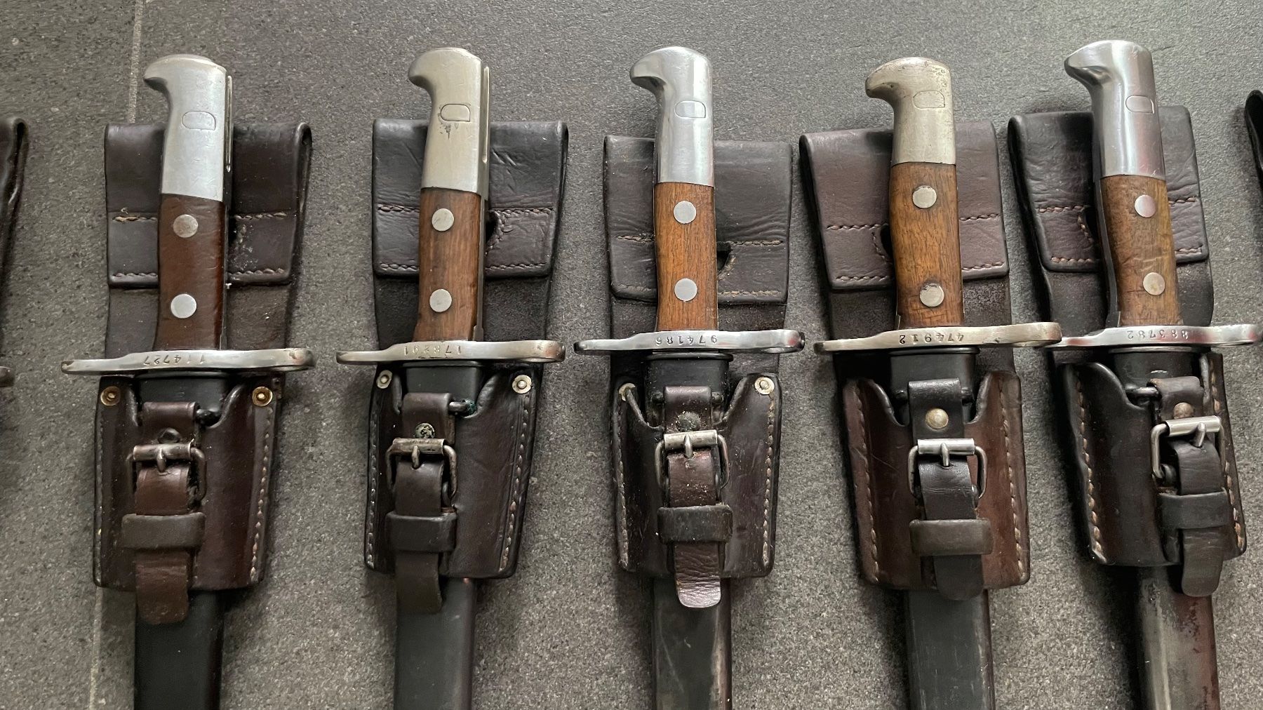 Schweizer Armee Armi bianche: 14 Bajonette mit Scheide / gebraucht – Usato da Bremgarten AG venduto da Schussi 6