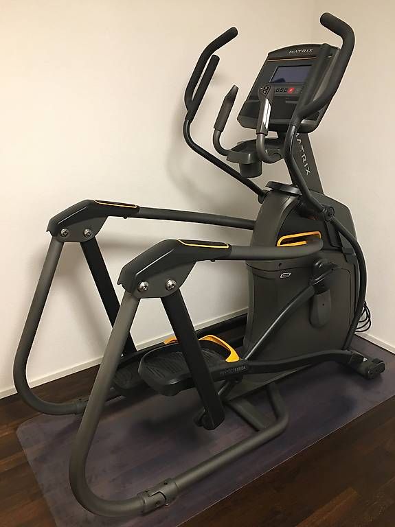 Hometrainer: Crosstrainer Matrix aus privatem Gebrauch – Usato da Zunzgen venduto da Conny_0812