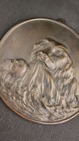 Bronze-Relief mit Hund