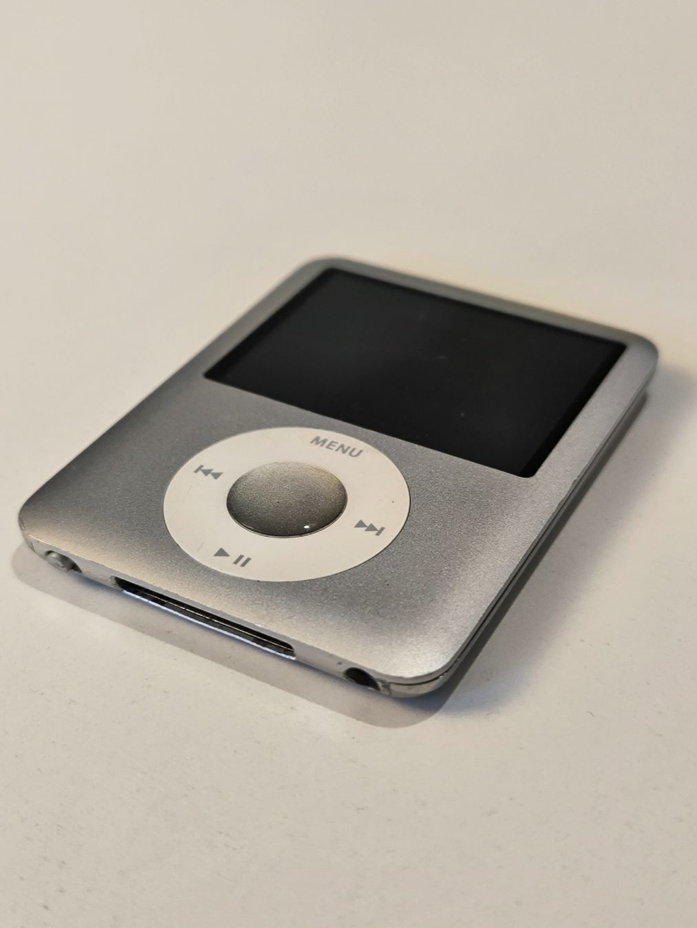 Apple Lecteur media portable: iPod Nano 3 Generation 4GB  – D'occasion à Riaz par vanucaptures 2