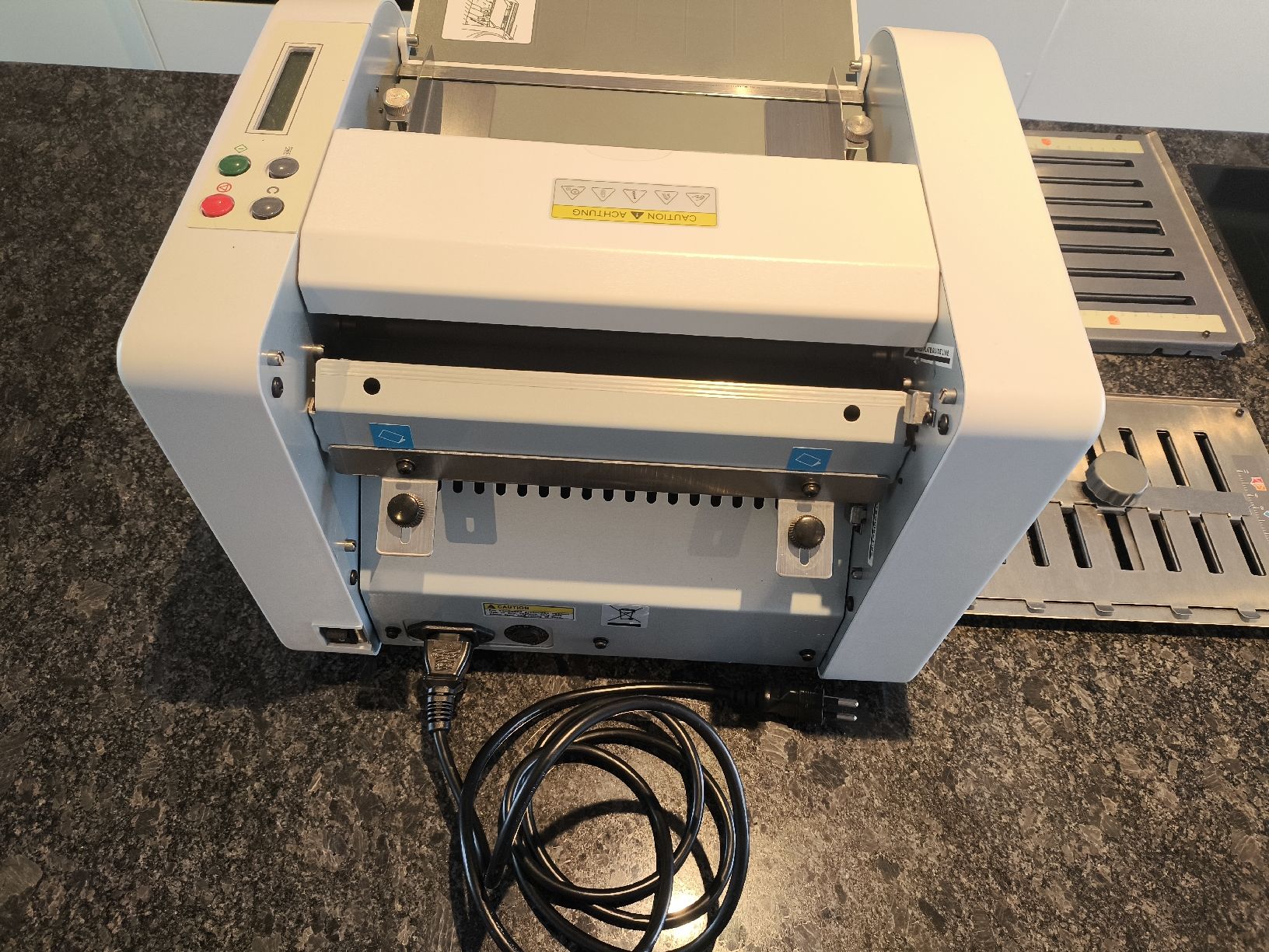 Tutte le macchine: IDEAL 8306 Falzmaschiene neuwertig – Usato da Schnottwil venduto da Fantasygwen17 2