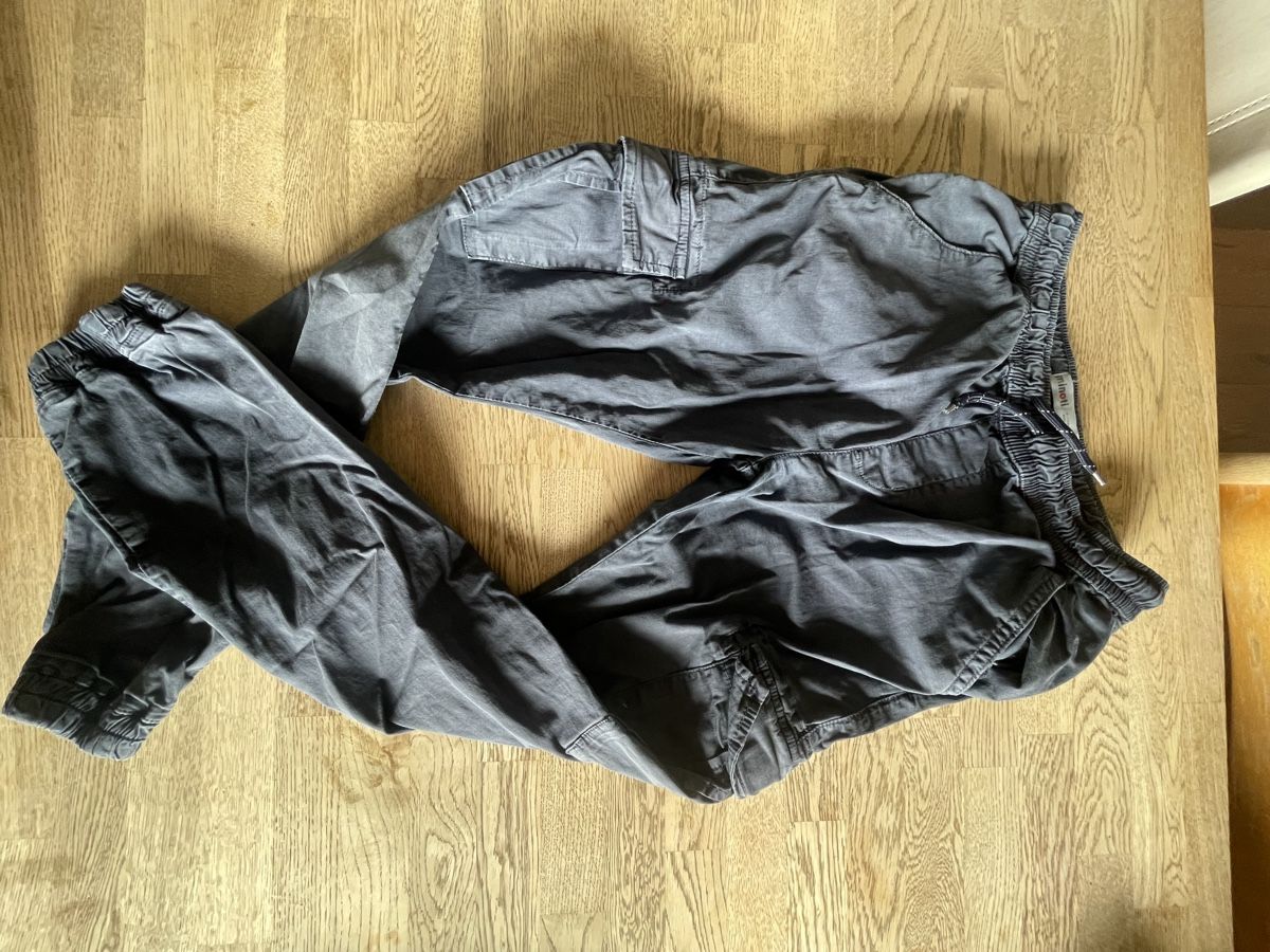 Pantaloni: Dunkelblaue Cargohose Gr.  140/146 – Usato da Münsingen venduto da MCMLXXXI