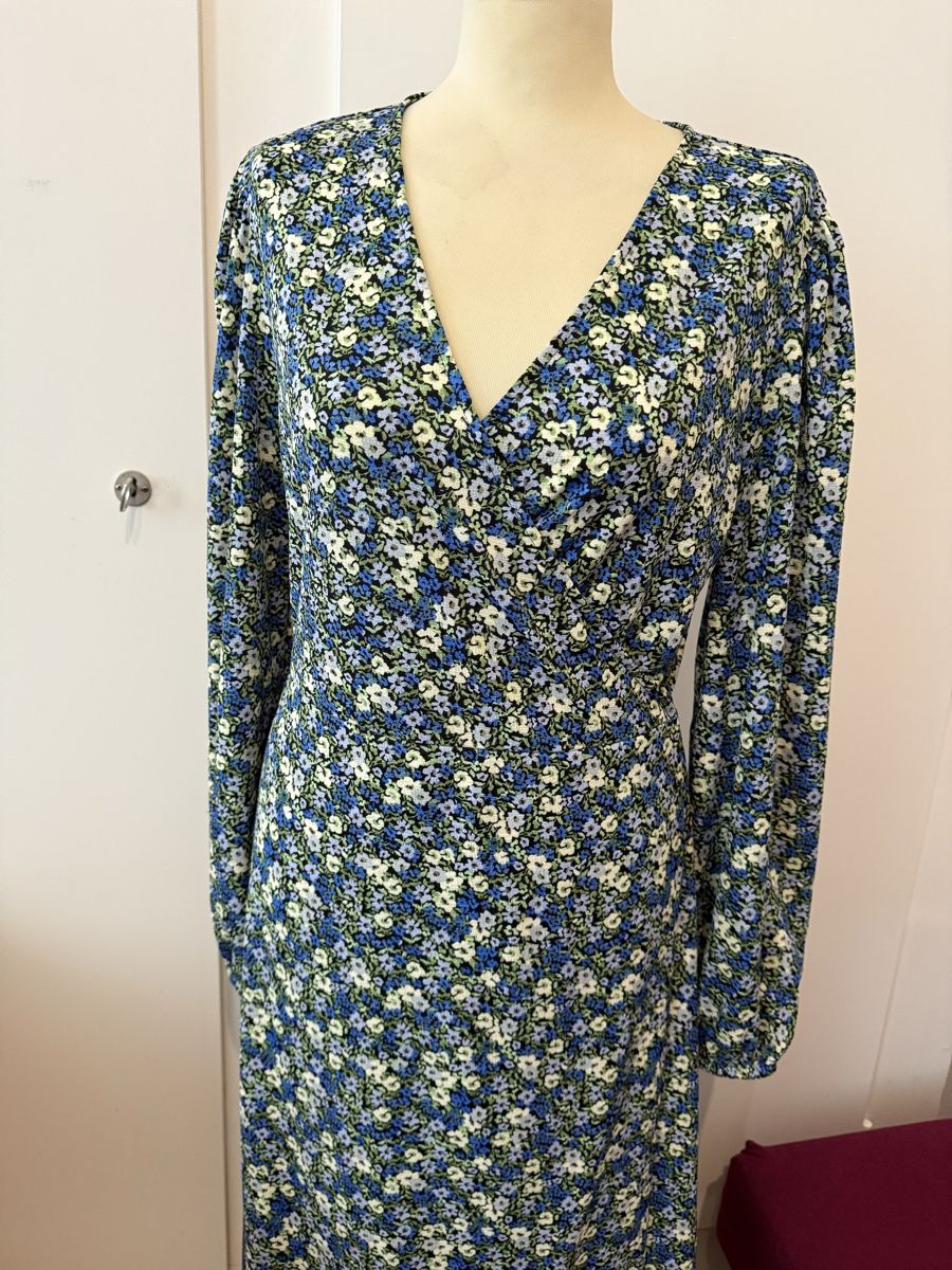 Mango Robes: Robe portefeuille mango – Neuf (Voir description) à Le Locle par tchanatakoua 1
