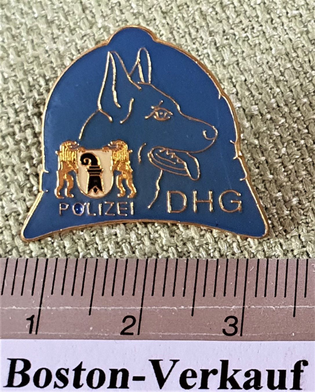 Placchette & Badge: D694 - Pin Basler Polizei Hund DHG – Usato da Reinach BL venduto da Boston-Verkauf 1