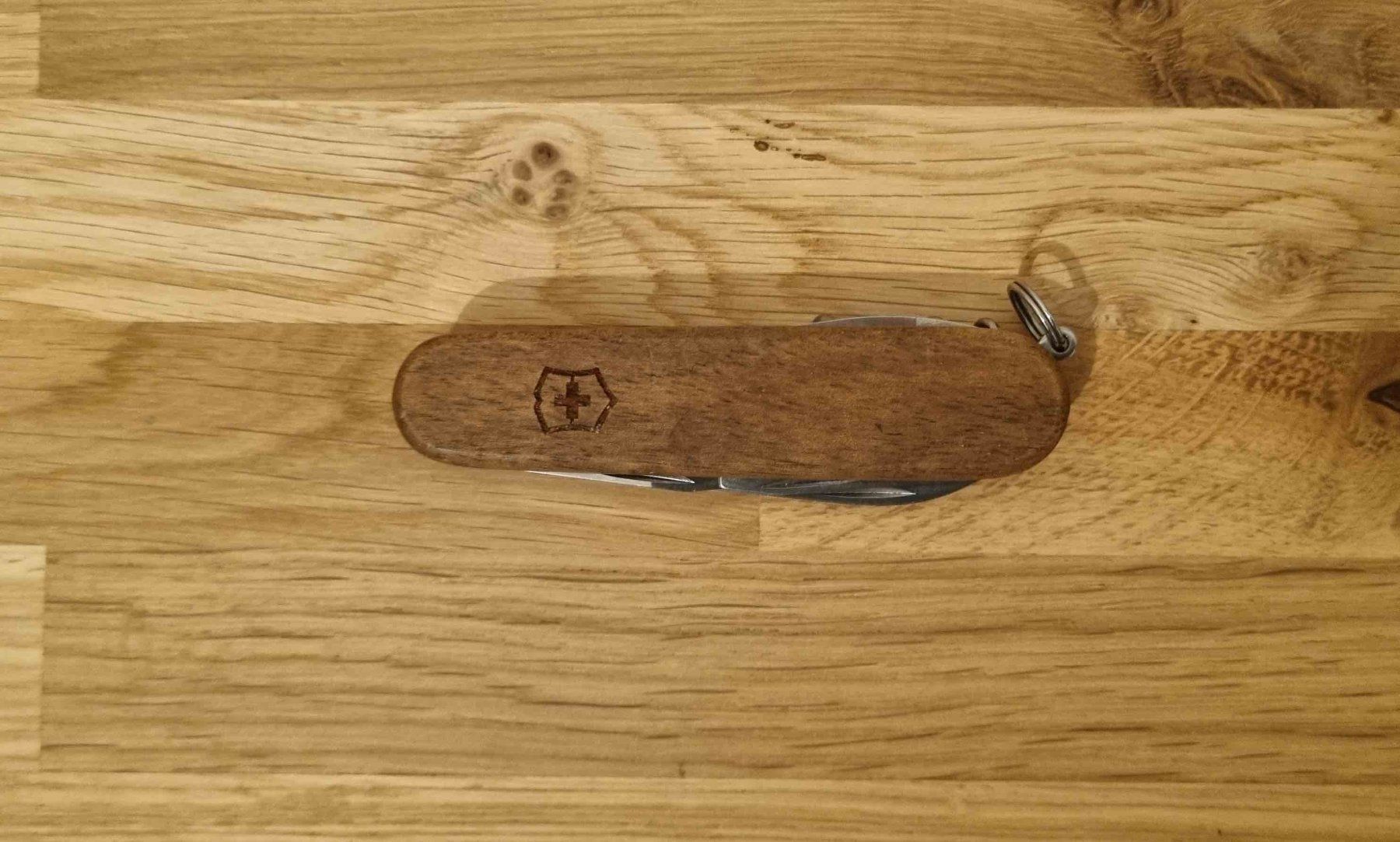 Victorinox Couteaux de poche: Couteau multi-fonctions Victorinox – D'occasion à Aubonne par debelyoo 1