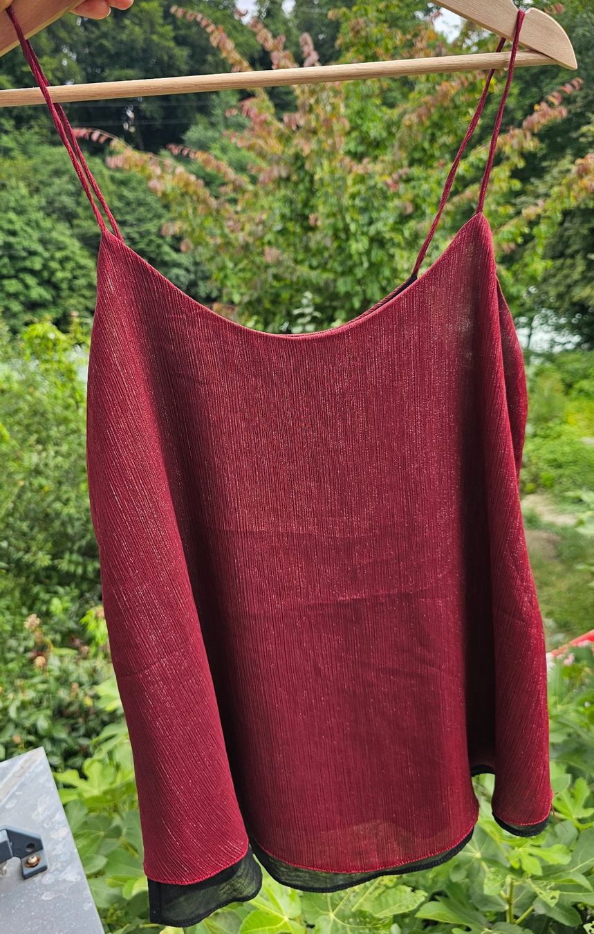 Blusen, T-Shirts & Tops: Burgundy Cami Top, Size M – Gebraucht aus Ostermundigen von gar_lv2x
