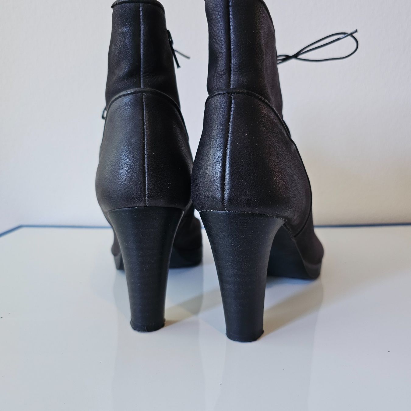 Scarpe da donna: 🖤 Elegante Ankle Boots mit Absatz, Gr. 40 – Usato da Matten b. Interl venduto da Vanilla8 4