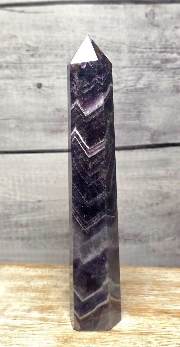 Minerali & Pietre curative: Chevron Amethyst Obelisk G 340g – Nuovo e nell'imballaggio originale da Matzingen venduto da Shay_Crystalz 1