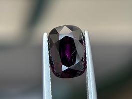 Spinell - 4.729 ct - Tiefes Lila