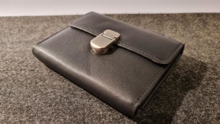 Portemonnaie aus Leder in schwarz
