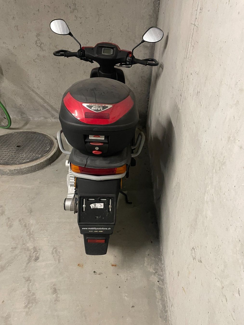 Strasse: Roller rot mit Topcase gebraucht – Gebraucht aus Seon von Jeep-- 3