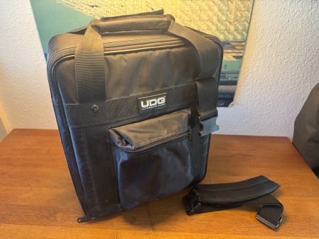 UDG Ultimate CD Player / Mixer Bag - U9121BL kaum gebraucht