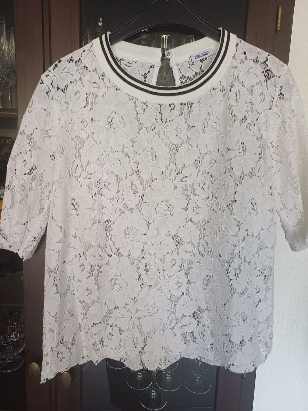 Top: Petite blouse en dentelle marque Naraide – Nuovo (secondo la descrizione) da Collonges venduto da cam_72xf