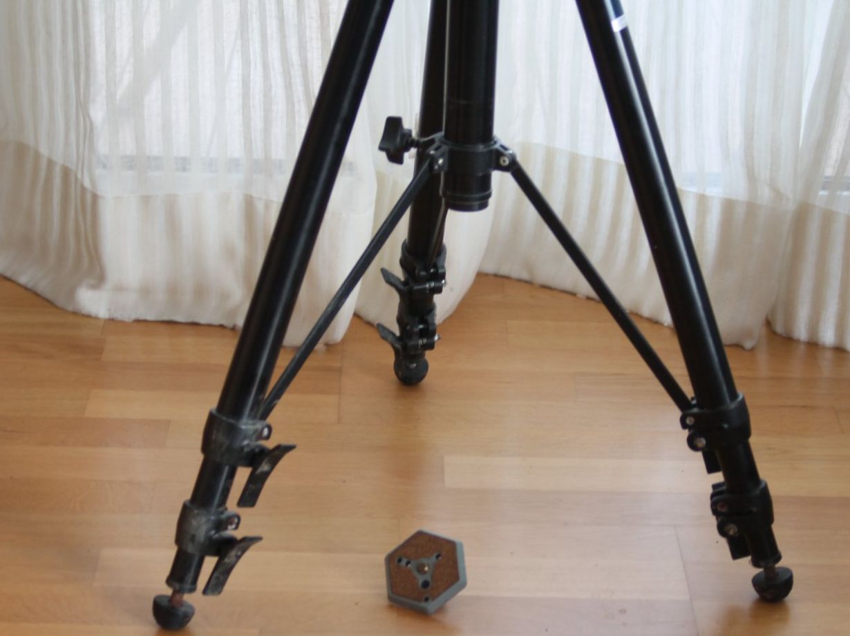 Manfrotto Treppiedi & Teste: Manfrotto Stativ (074B) mit Kopf – Usato da Kölliken venduto da Ant_ghc7 2