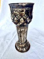 27 versilberte Pokale