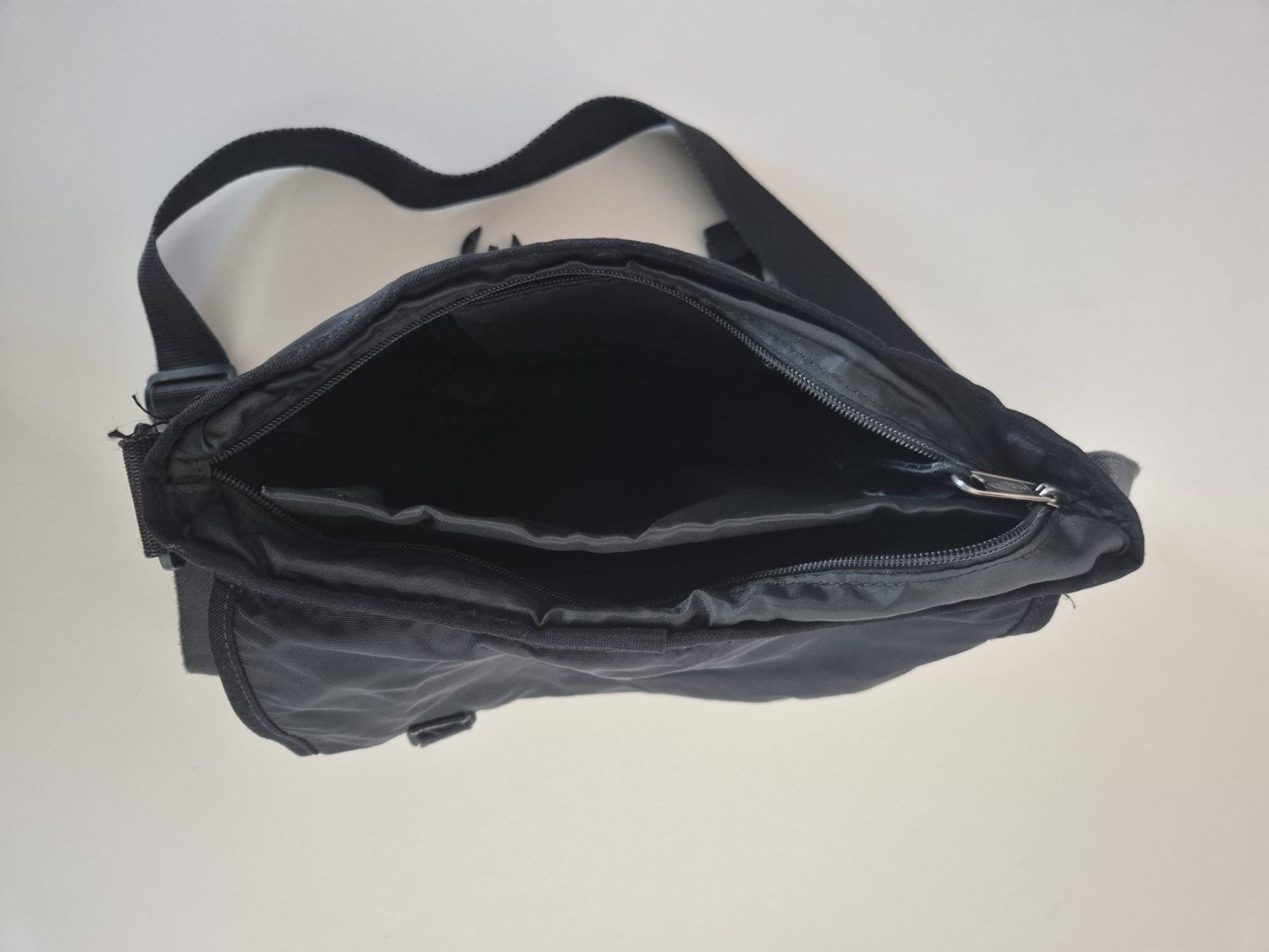 Eastpak Borse: Eastpak Messenger Bag schwarz – Usato da Wallisellen venduto da sal_tb68 2